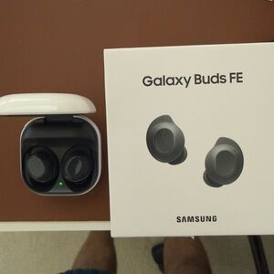 Samsung Galaxy Buds FE in Black and White 50% OFF